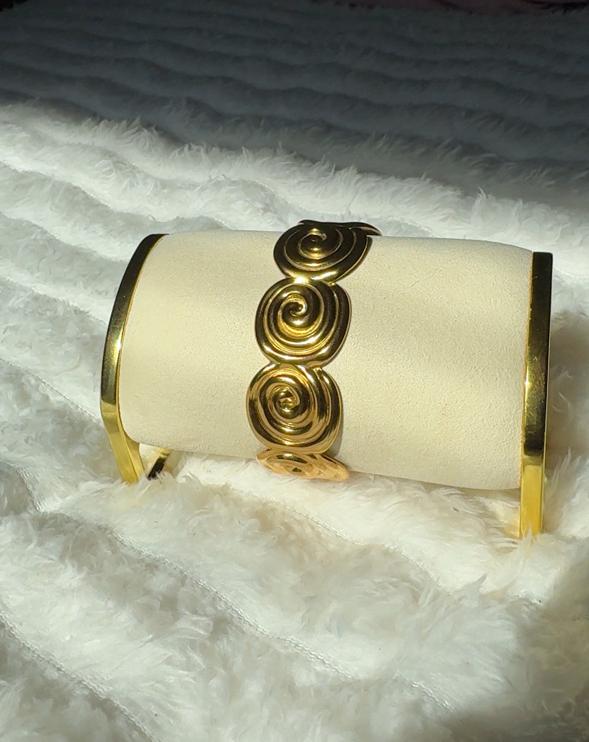 Velle Cuff & Gilded Lines